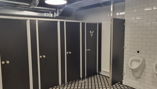 Mainz: Toilettenaufsicht am Schlossgymnasium