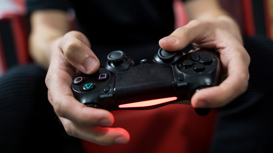 Egelsbach: Diebstahl von Spielekonsole - Flucht mit Messer