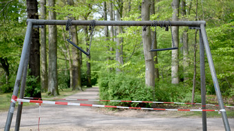 Ekel-Alarm in Rüsselsheim: Immer wieder Kot-Schmiererei im Ostpark