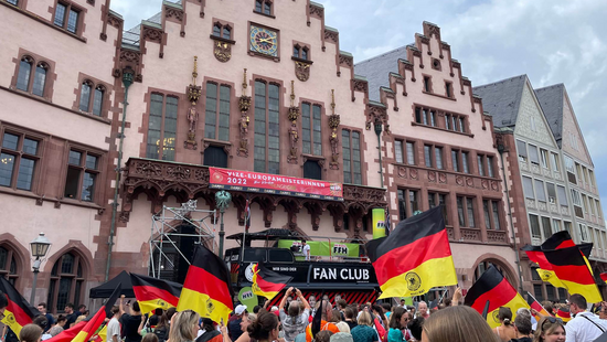 EM-Heldinnen in Frankfurt - Empfang der Fußball-Frauen auf dem Römer