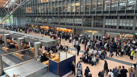 Sicherheitsbereich am Hamburger Flughafen stundenlang zu