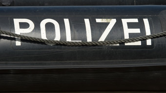 Festgefahrenes Tankschiff blockiert Rhein