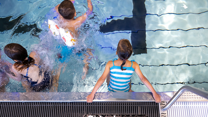 Mehr Kinder in Hessen lernen wieder schwimmen