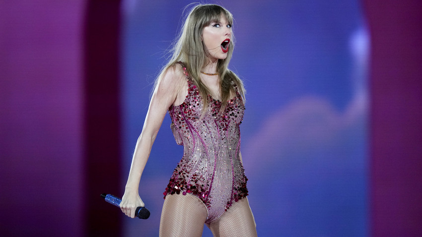 großer liebesbeweis: taylor swift ändert songzeile für travis