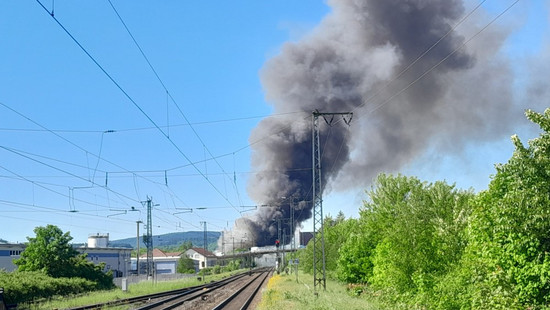 Großbrand in Wächtersbach: Millionenschaden und Bahnprobleme