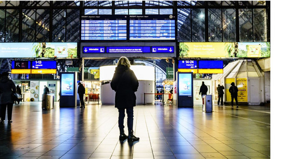 Baustellen und Personalnot: Weniger Busse und Bahnen in den Ferien