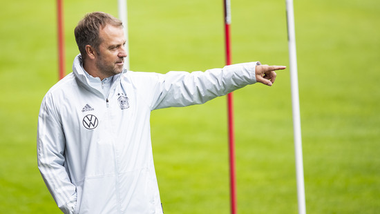 Öffentliches Training in Frankfurt: DFB-Elf für Selfies und Autogramme