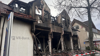 Nach Geldautomatensprengung in Eiterfeld: Bankfiliale steht in Flammen