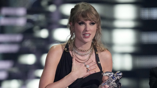 taylor swift: räumt bei den mtv awards ab