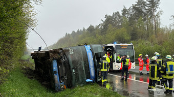 Marburg/Wenden: Busunfall auf A45 - Lehrer berichtet am FFH-Mikro