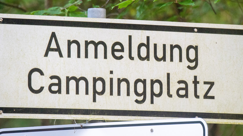 Rechtsextreme Gruppe zeltet heimlich in Trendelburg