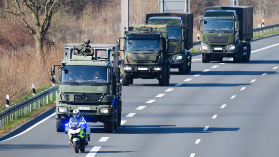 Viel Militär und Hubschrauber unterwegs: Das ist der Grund