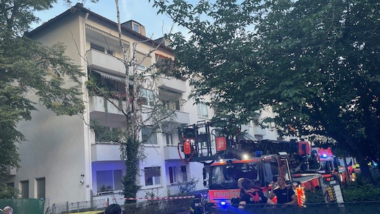 Explosion in Haus in Frankfurt: Brennender Mann in Spezialklinik