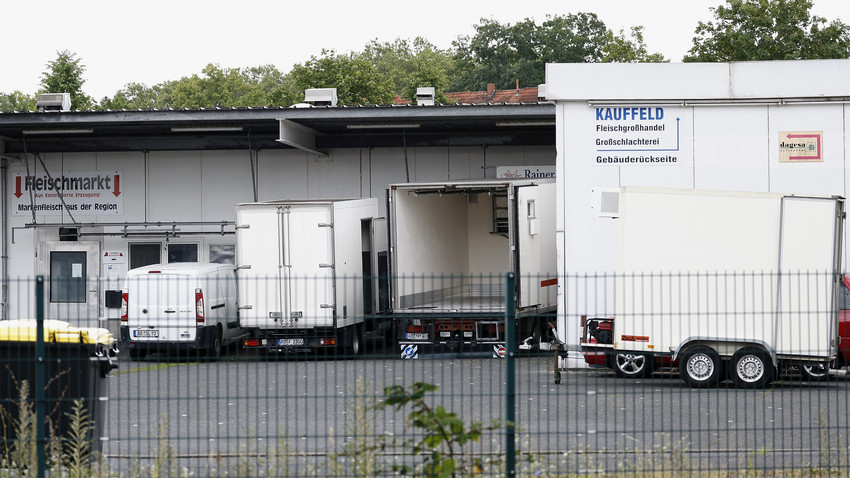 Warnung vor Kontrollen im Schlachthof: Tierärztin verurteilt