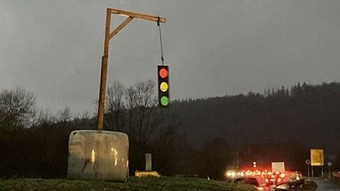 Ampel bei Marburg am Galgen - Ermittlungen nach Landwirt-Protest
