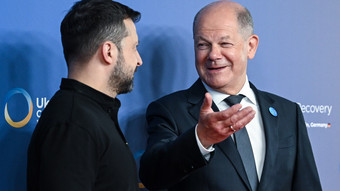 Frankfurt: Scholz trifft Selenskyj zu Vieraugen-Gespräch