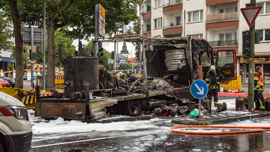 Große Rauchwolke in Gießen: Explosion nach Lkw-Brand
