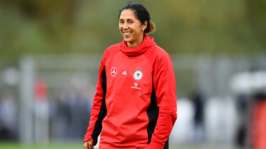 Fußball: Ex-Bundestrainerin Steffi Jones im Interview bei FFH