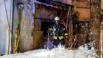 Großeinsatz in Mainz-Kostheim: Brand im leerstehenden Haus