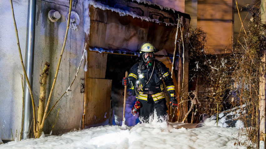 Großeinsatz in Mainz-Kostheim: Brand im leerstehenden Haus