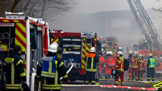 Brennender Adventskranz sorgt für Großeinsatz