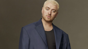 british fashion awards: sam smith überrascht im minirock