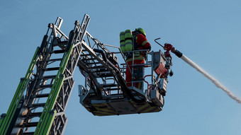 Dramatischer Einsatz in Hattersheim: Tiere gerettet bei Hochhausbrand