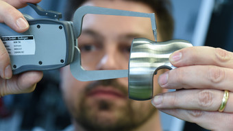 Chef der Sana-Kliniken stellt Kassenleistungen für Ältere in Frage