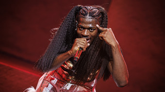 Lil Nas X: Lähmung der rechten Gesichtshälfte