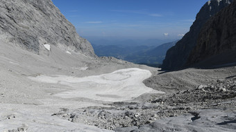 Alpen verlieren mehr als fünf Kubikkilometer Gletschereis