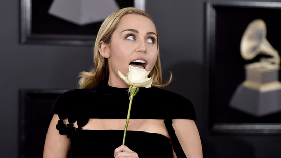 miley cyrus: panikattacke wegen 'black mirror'-dreh
