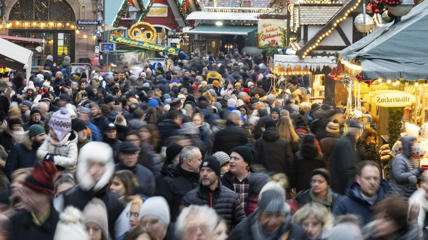 Innenminister Poseck: Cannabisverbot auf Weihnachtsmärkten