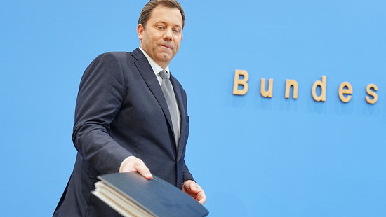 Kabinett bringt Haushalt auf den Weg - warum es Kritik gibt