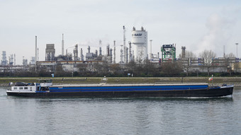 Zwischenfall bei der BASF in Ludwigshafen: Schwefelsäure im Rhein