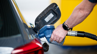 ADAC-Stichprobe in Hessen: Autobahntankstellen deutlich teurer