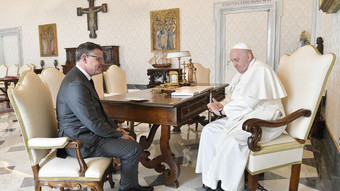 Ministerpräsident Rhein trifft Papst bei Privataudienz