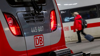 Pumuckl macht Durchsagen im Zug