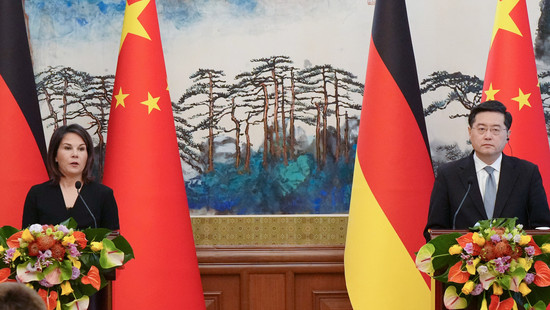 Baerbock auf Besuch in China: Deutliche Worte von der Außenministerin