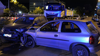 Verfolgungsjagd in Offenbach: Corsa und Stadtpolizei verunfallen
