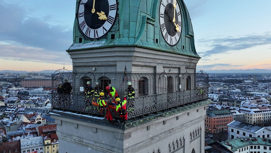 Drama auf Kirchturm: Münchener Höhenretter bergen Frau