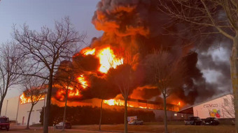 Großbrand in Mühlhausen: Millionen-Schaden in Lagerhalle