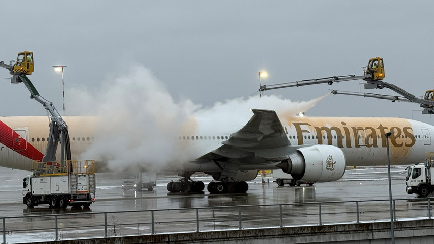 Frankfurter Flughafen streicht zahlreiche Flüge wegen Eis