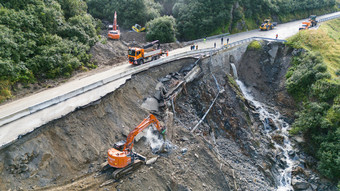 Wegen Unwetterschäden: Arlberg-Pass in Österreich bleibt zu
