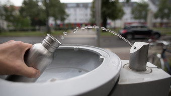 Abkühlung bei Sommerhitze: Viele Städte in Hessen planen Trinkbrunnen