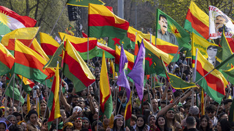 Frankfurt: 50.000 Kurden feiern das Neujahrsfest "Newroz"