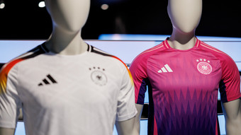 EM 2024: So sehen die Trikots aus - DFB-Team spielt in Weiß und Pink