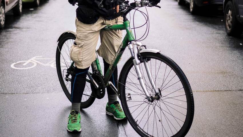 Fahrradkurier greift Passanten im Frankfurter Ostend an