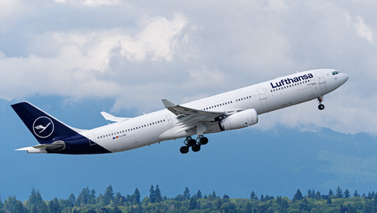 Druckabfall in Kabine: Lufthansa-Maschine kehrt nach Frankfurt zurück
