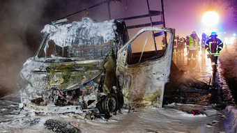 Kleintransporter-Brand zwischen Feldatal-Stumpertenrod und Kestrich
