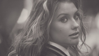 ella henderson: frisch verlobt!